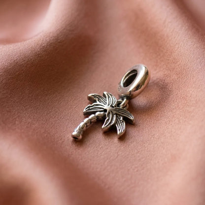 Pre-loved Pandora Viseći Privjesak Palma i Kokosi – Srebro 925