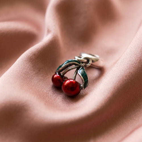 Pre-loved Pandora Viseći Privjesak Asimetrične Trešnje – Srebro 925