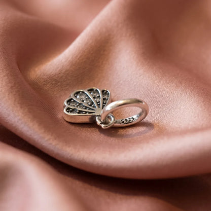 Pre-loved Pandora Mini Viseći Privjesak Školjka – Srebro 925