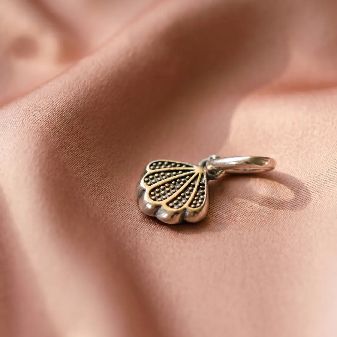 Pre-loved Pandora Mini Viseći Privjesak Školjka – Srebro 925