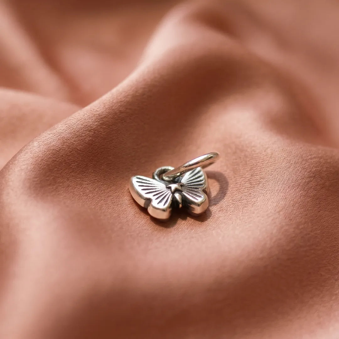 Pre-loved Pandora Mini Viseći Privjesak Ružičasti Leptir Opal – Srebro 925