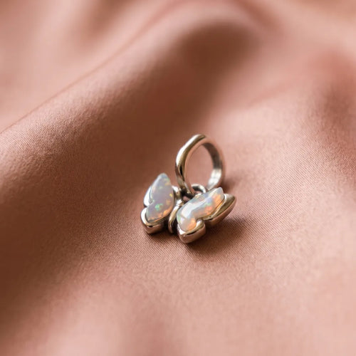Pre-loved Pandora Mini Viseći Privjesak Ružičasti Leptir Opal – Srebro 925