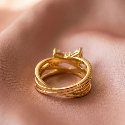 Pandora Prsten Zlatni Uvijeni s Cirkonima – 14k Pozlata
