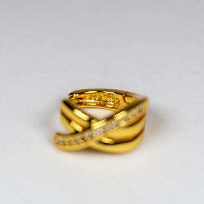 Pandora Signature Naušnice Alke – Ukršteni Pavé – 14k Pozlata