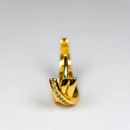 Pandora Signature Naušnice Alke – Ukršteni Pavé – 14k Pozlata