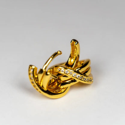 Pandora Signature Naušnice Alke – Ukršteni Pavé – 14k Pozlata