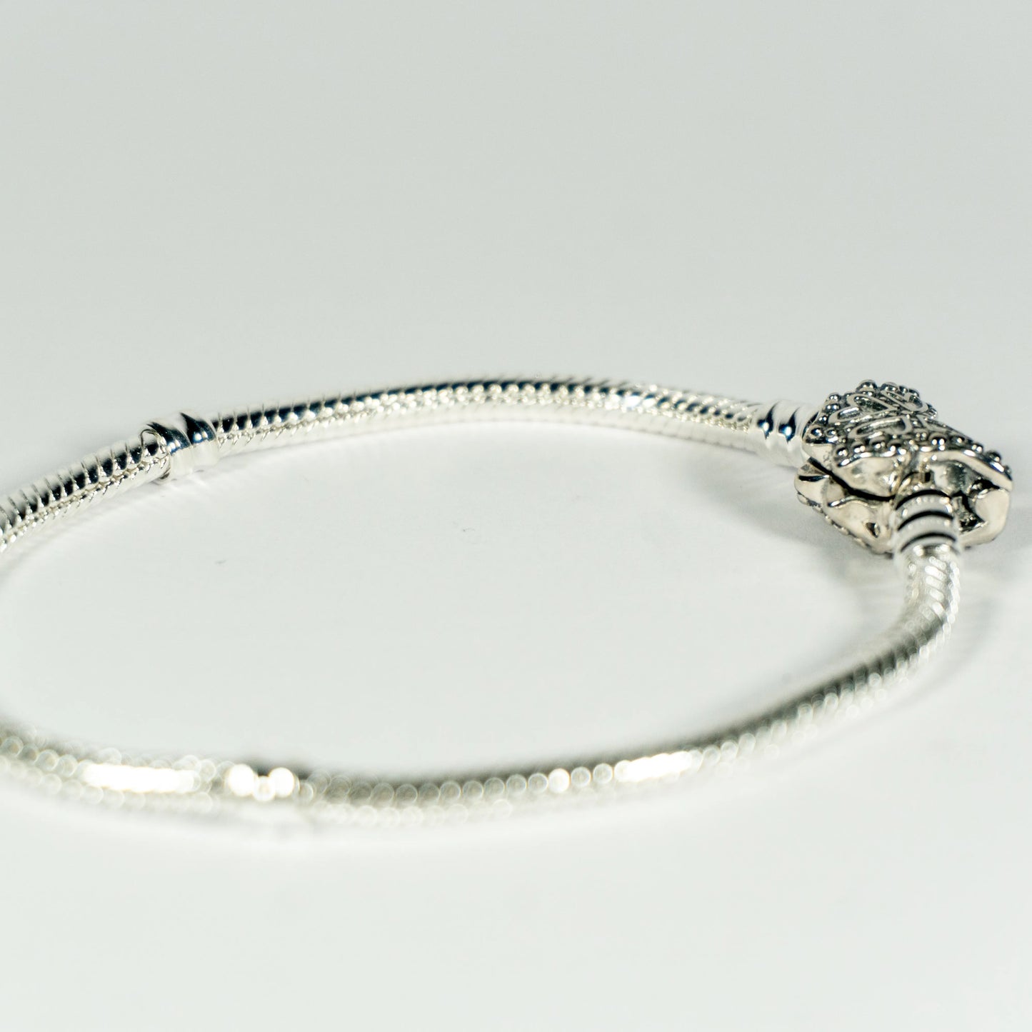 Pre-loved Pandora Narukvica Moments – Zmijski Vez s Kopčom Leptir – Srebro 925