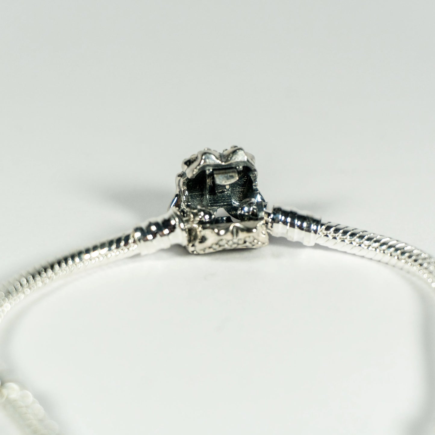 Pre-loved Pandora Narukvica Moments – Zmijski Vez s Kopčom Leptir – Srebro 925