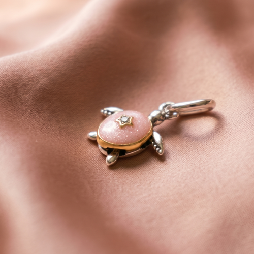 Pre-loved Pandora Viseći Privjesak Kornjača 2026 – Srebro 925 i 14k Pozlata