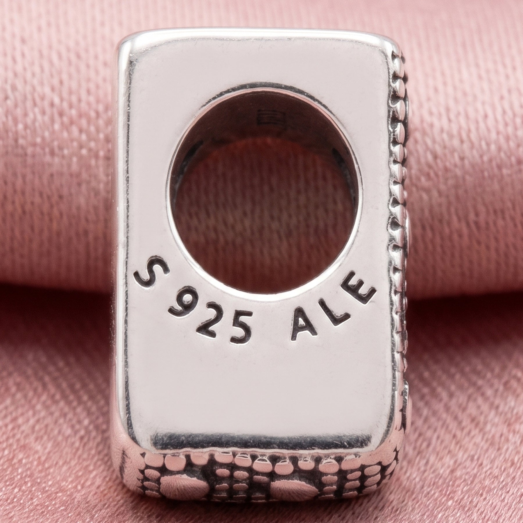 Pre-loved Privjesak Slovo V, Srebro 925