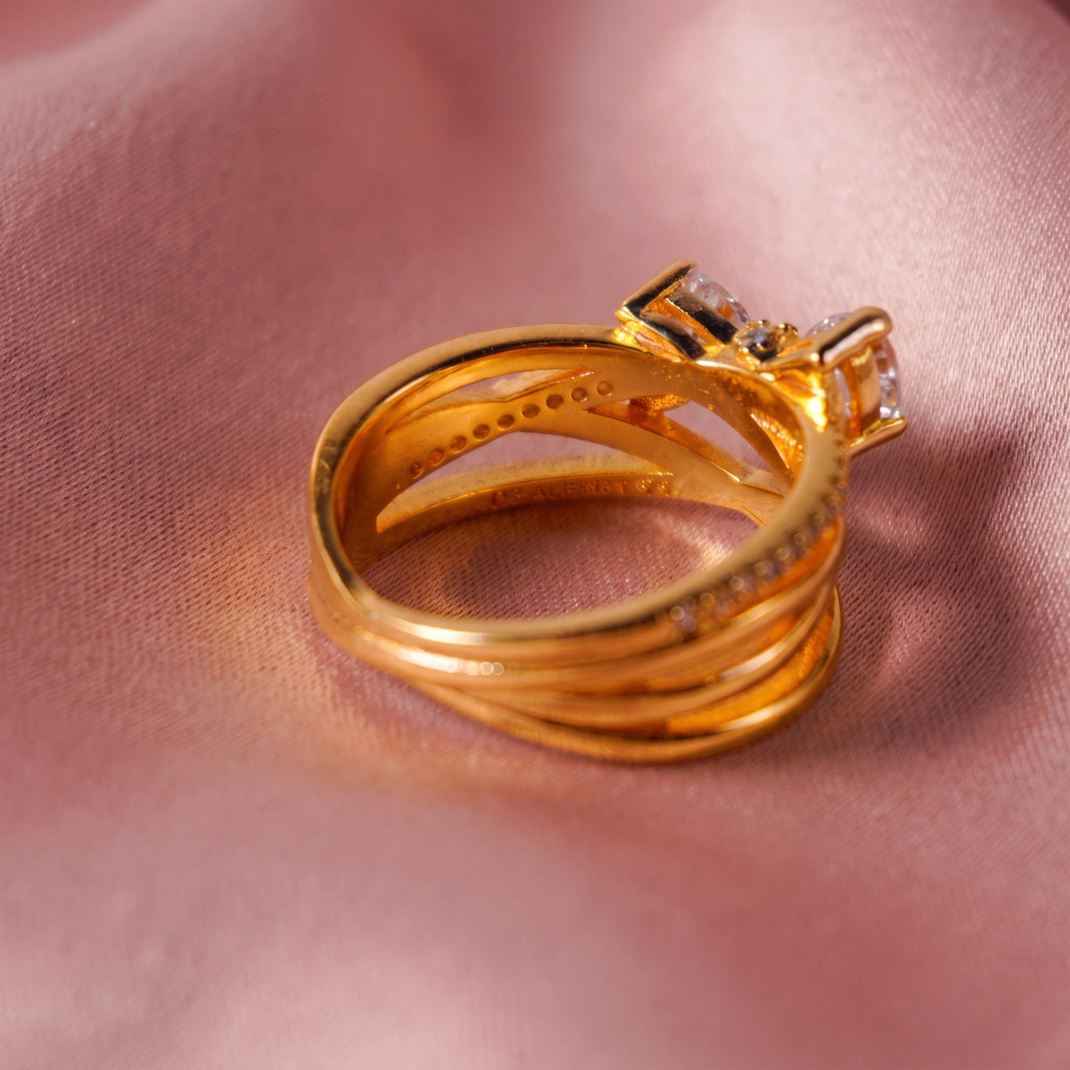 Pre-loved Prsten Blistava Mašna, Prekrižene Trake, 14k Pozlata