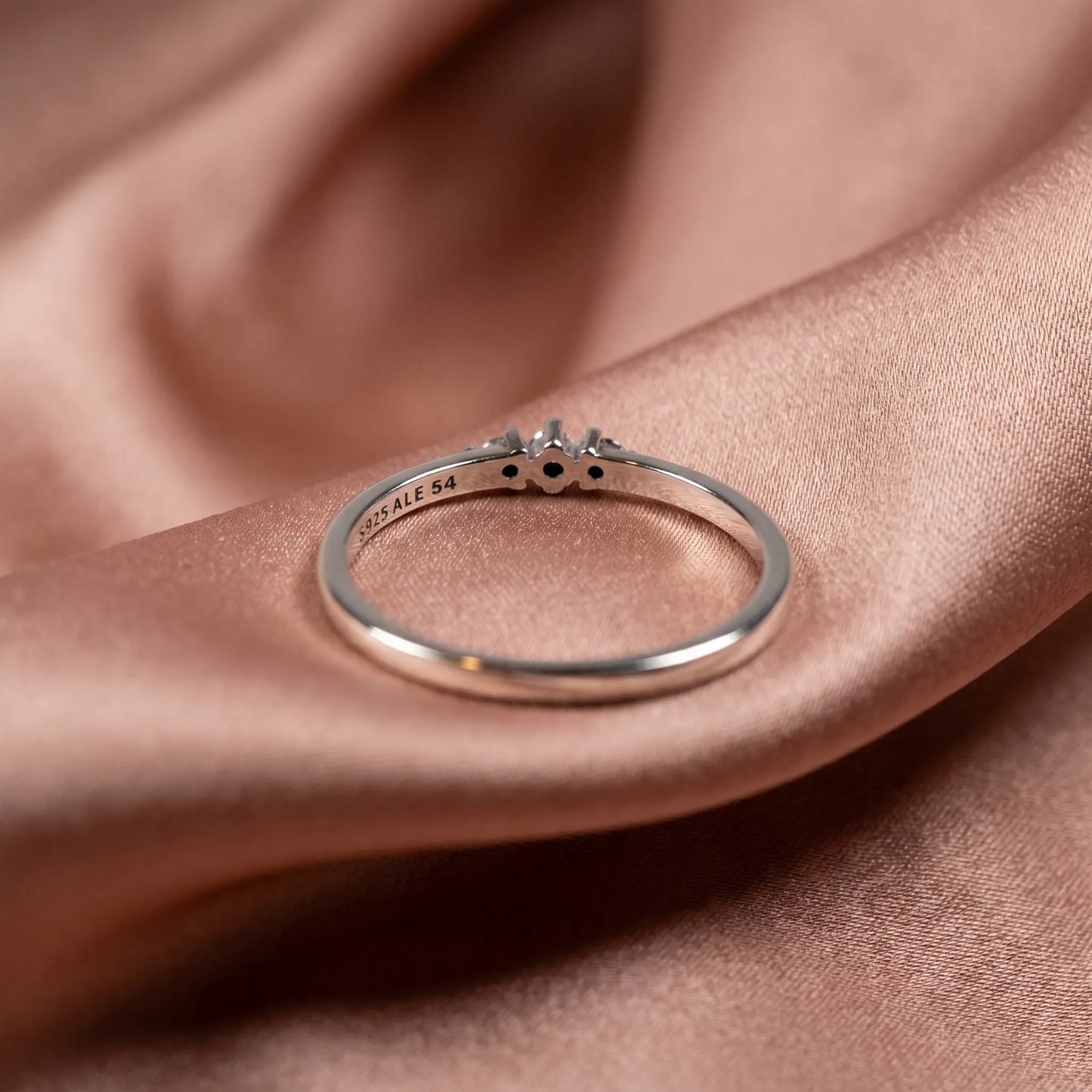 Pandora Prsten Tri Sjajna Cirkona – Srebro 925
