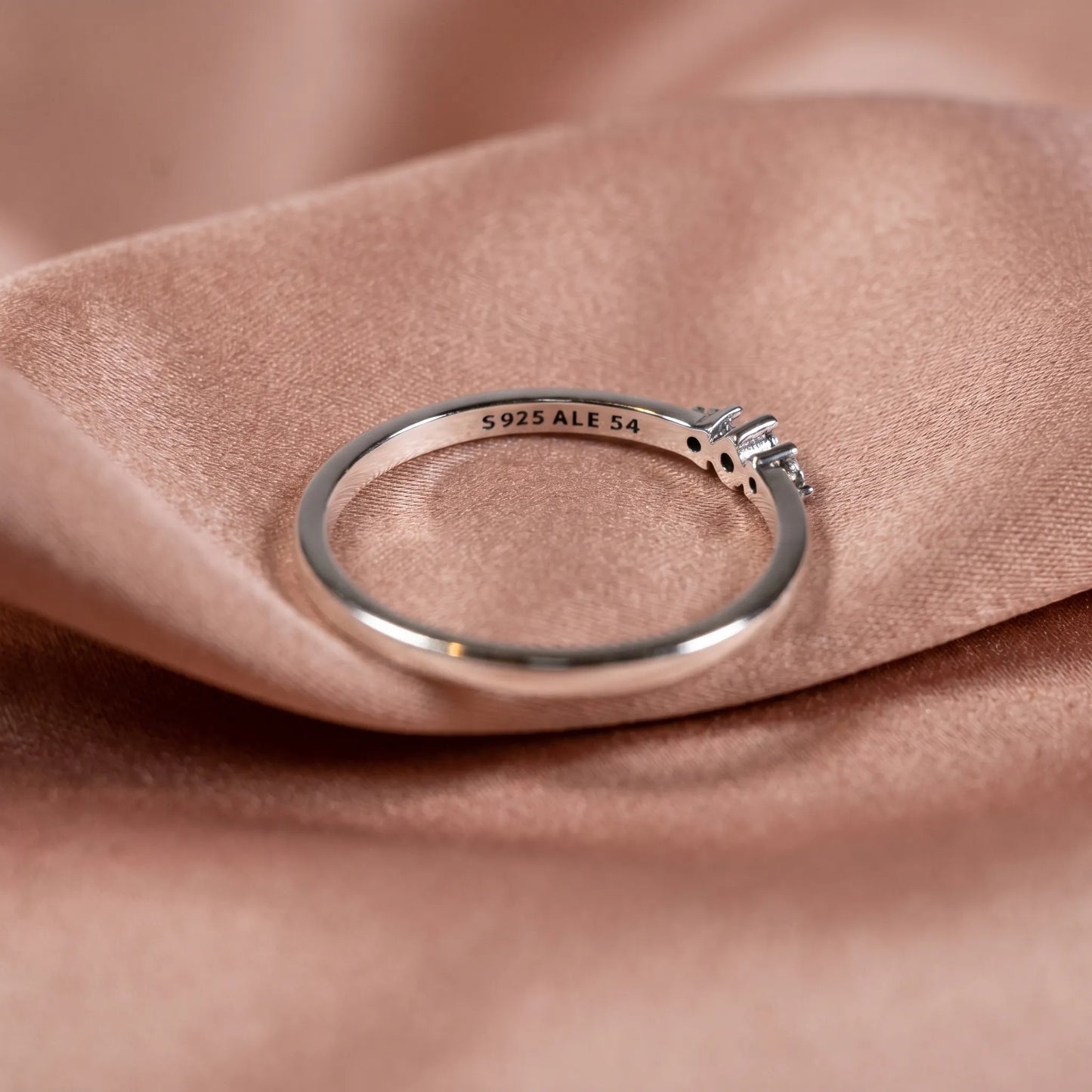 Pandora Prsten Tri Sjajna Cirkona – Srebro 925