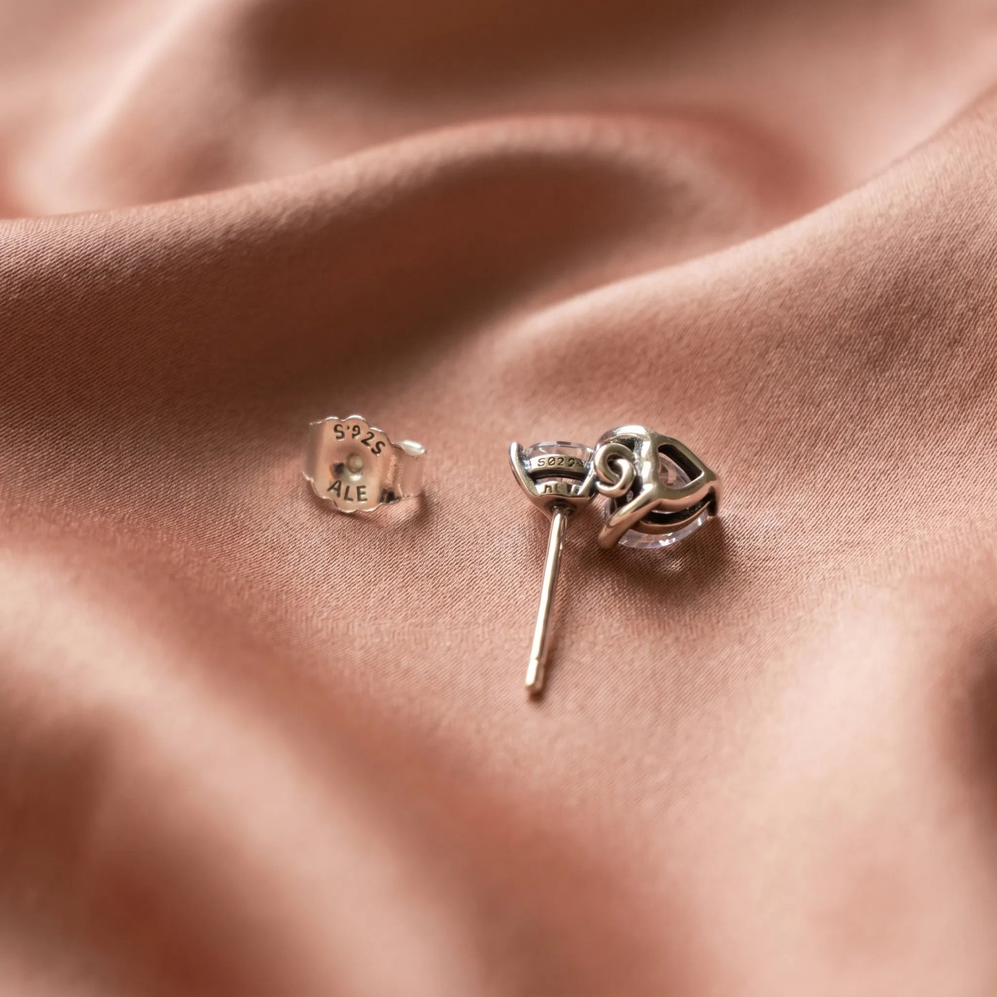 Pandora Timeless Naušnice Dva Srca – Srebro 925