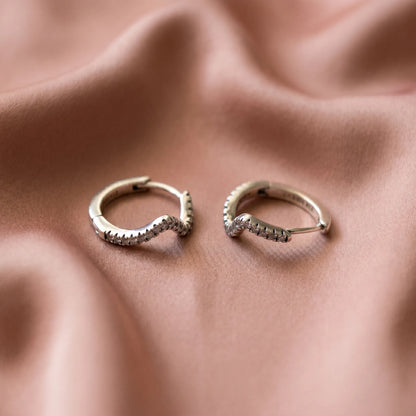 Pandora Timeless Naušnice Obruč Blistavi Val – Srebro 925