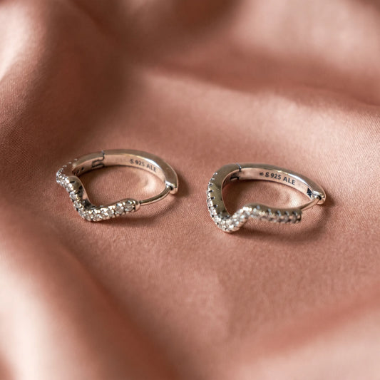 Pandora Timeless Naušnice Obruč Blistavi Val – Srebro 925