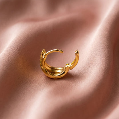 Pandora Signature Naušnice Alke – Ukršteni Pavé – 14k Pozlata