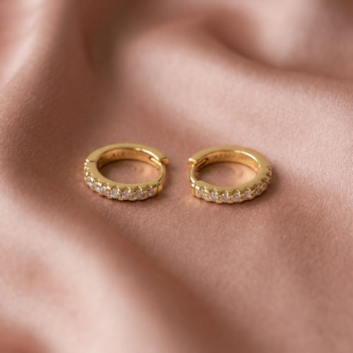 Pandora Huggie Alka Naušnice – Svjetlucave – 14k Pozlata